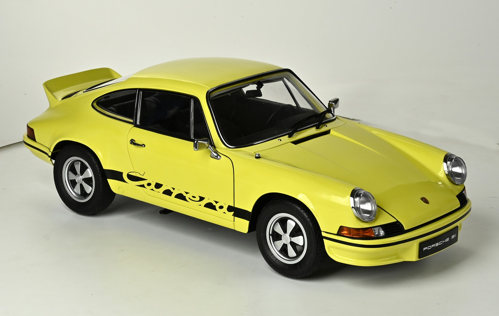IXO 1/8 PORSCHE 911 RS 2.7 Yellow Diecast Kit